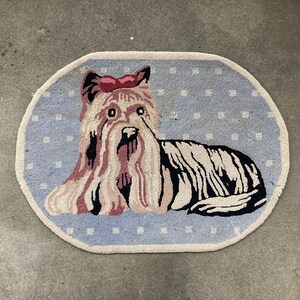 Vintage 1960s 1970s Yorkshire TERRIER Hooked RUG 38&quot; x 28&quot; Folk Art Yorkie Scotty Dog Hook