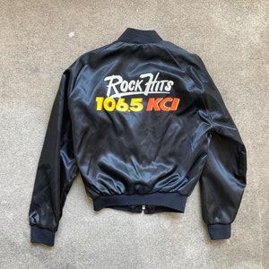 Vintage 1980s KCI 106.5 Radio Station Black Nylon Snap Button JACKET Size Small Kansas City Band Concert Tour