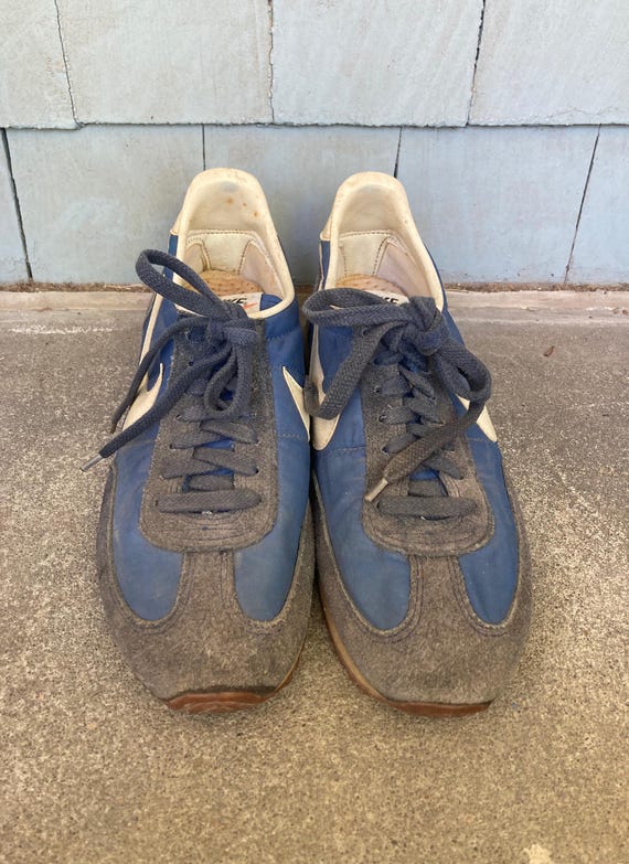 Vintage 1980s NIKE Oceania Dark Blue Waffle Runners SNEAKERS