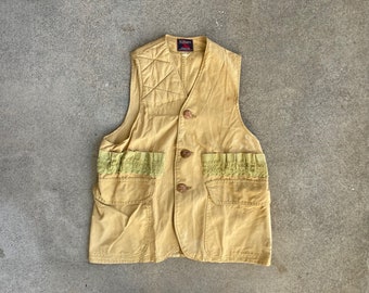 Vintage 1940s 1950s Tan Khaki angustiado CAZA CHALECO Tamaño Pequeño 36 J.C. Higgins Sears Filson Penneys Ropa de trabajo Denim Levis Hércules