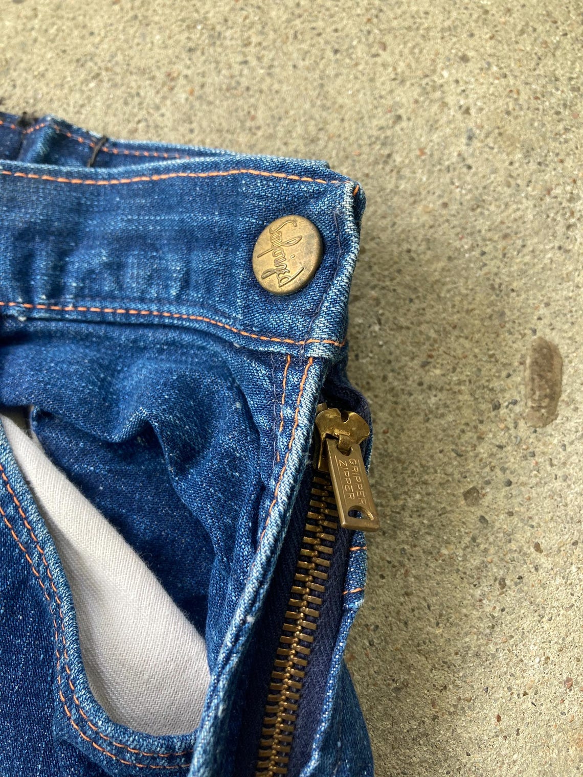 Vintage Womens 1950s DARK Indigo Denim Side Zip JEANS Size Medium 30 x 29 High Waisted Pants Lee Levis Workwear, foto 3 di 5