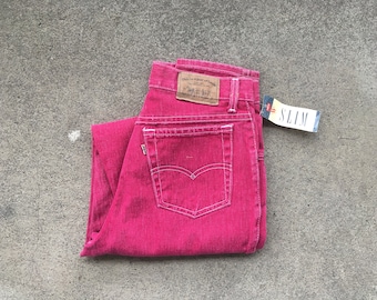 Vintage 1990s Womens LEVIS 900 Series Pink Red Tapered Leg Zipper Fly Denim Jeans Size 9 Small 26 x 31 NOS Deadstock + Tags Made In USA 501