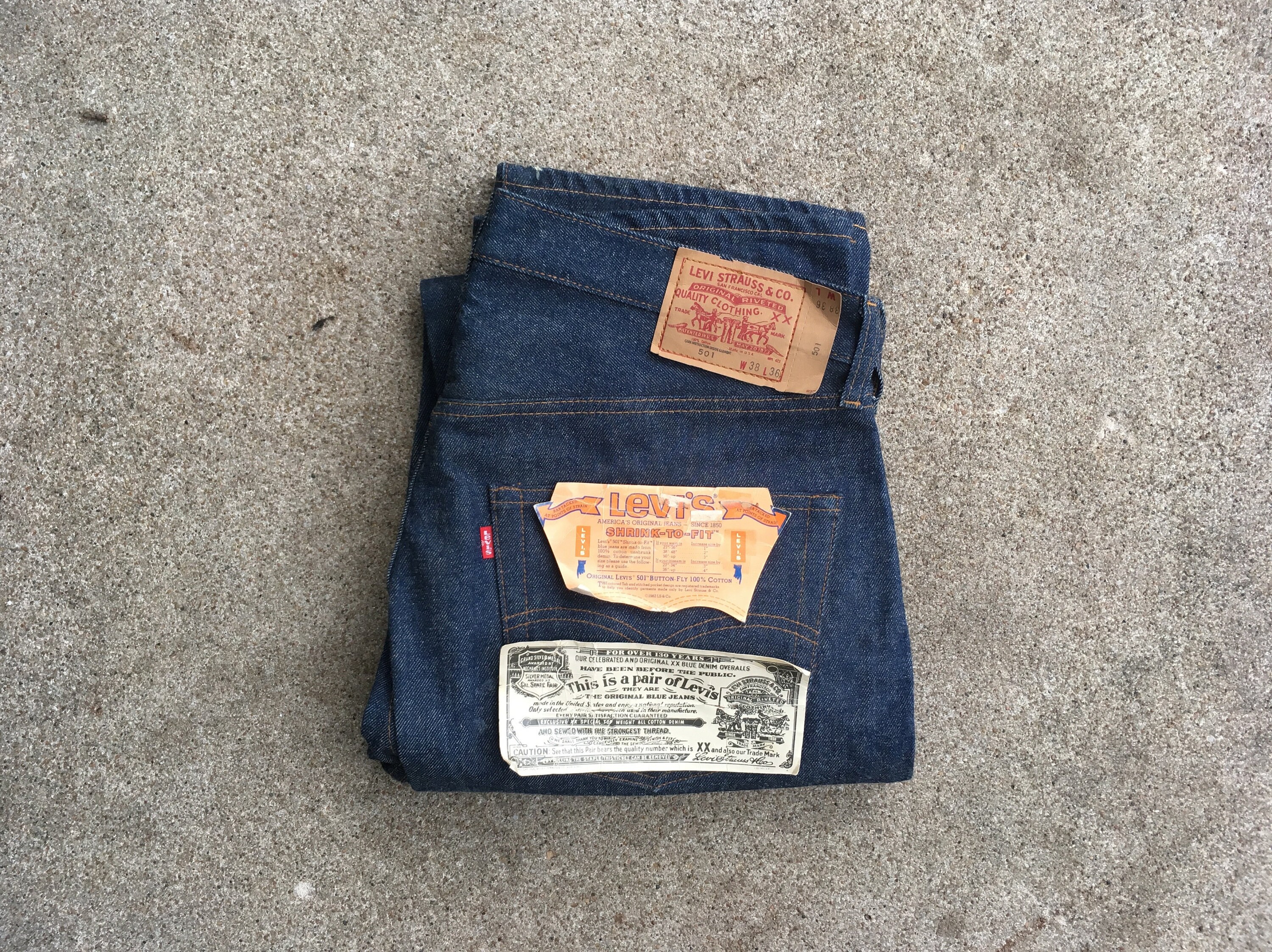 Vintage 1980s LEVIS 501 Shrink to Fit 
