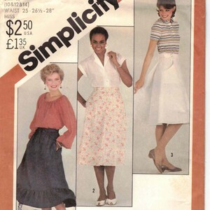 Puede incluir: Patrón de costura Simplicity vintage, talla N (10, 12 y 14), con tres diseños diferentes de faldas y tops. El patrón incluye una falda floral, una falda blanca y una falda oscura con volantes. Las tallas de cintura varían de 63,5 a 71 cm.