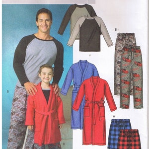 Può includere: Un modello di cucito Butterick B4358 con pigiami e accappatoi. Il modello include camicie con maniche a raglan, pantaloni da pigiama e accappatoi in vari colori e fantasie. Le parole "fashion essentials" sono stampate in basso.