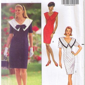 Op de afbeelding: Een naaipatroon voor drie verschillende jurken. Het patroon is voor maten 6-8-10-12. De jurken zijn allemaal knielengte en hebben een kraag. De eerste jurk is zwart met een witte kraag en een strik. De tweede jurk is rood met een witte kraag. De derde jurk is wit met zwarte stippen en een zwarte kraag.