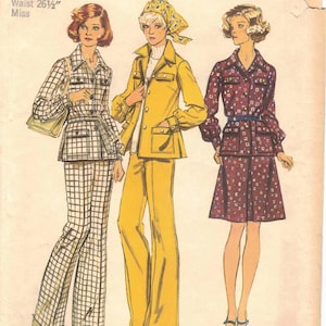 Może przedstawiać: Vintage wzór szycia Simplicity 6106 z trzema damskimi strojami. Wzór zawiera kostium w kratę, żółty kostium i bordową sukienkę z pasującą kurtką. Wzór jest w rozmiarze 12, z biustem 86 cm i talią 67 cm.