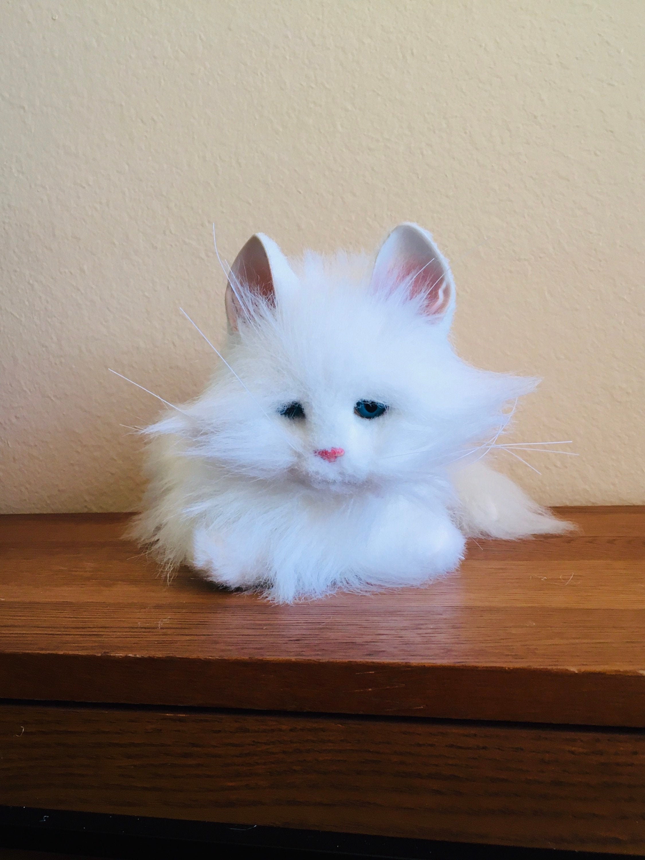 2002 Tiger Electronic Furreal Friends White Persian Cat
