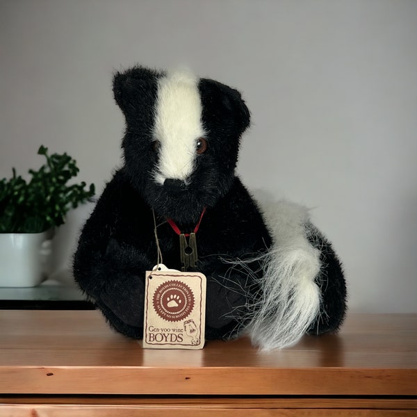 Boyd's Bears Oda Parfume Skunk Jointed Plush With Clothes Pin Necklace