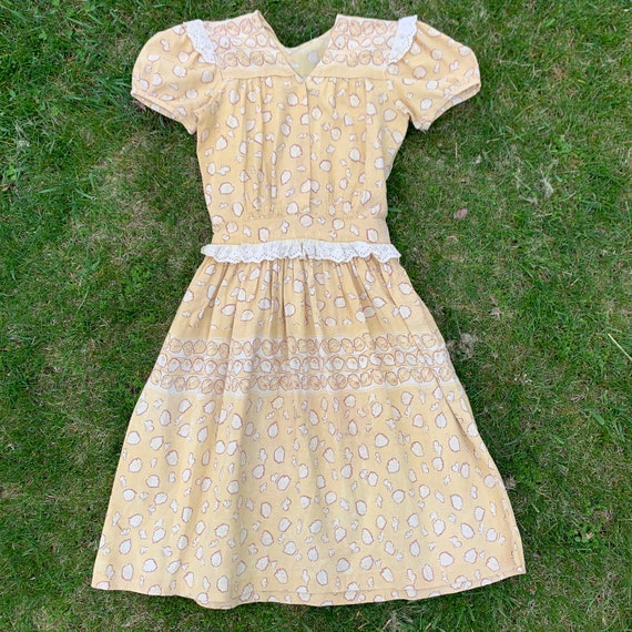 Vintage 1930’s Novelty Leaf Print Soft Yellow Cott