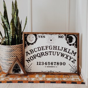 Ouija Sign and Planchette Tri