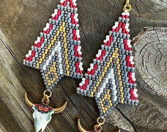 Longhorn earrings in Greys