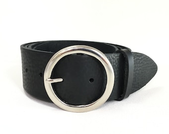Modern,Clean Lined Circle Buckle Blk Leather Belt Circle Buckle Belt :: Black – M.M.LaFleur main image 2