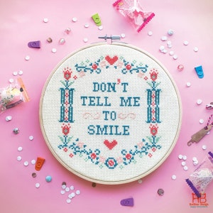 Modern cross stitch pattern. Funny needlepoint pattern. Quote cross stitch. Feminist cross stitch. Don't tell me to smile. Redbeardesign imagem 1