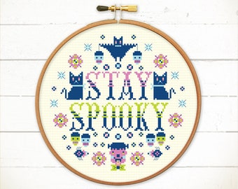 Halloween korsstygnsmönster, pumpakorsstygn, fladdermöss, dödskalle, söt halloween broderidesign, halloween nålmönster