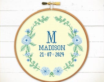 Personligt blommigt korsstygnsmönster – Anpassat namn och födelsedatum, PDF-nedladdning, barnrumsdekor, korsstygnsmönster med initialer