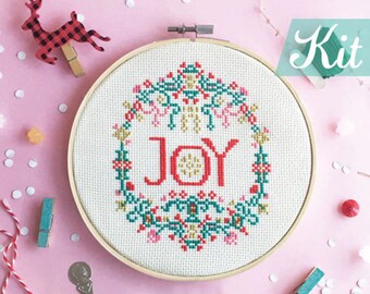 Korsstygnskit, julkorsstygn, julkorsstygn, DIY-kit, Joy-korsstygn, julklappar till frun - Joy i guld med GYLLENE trådar