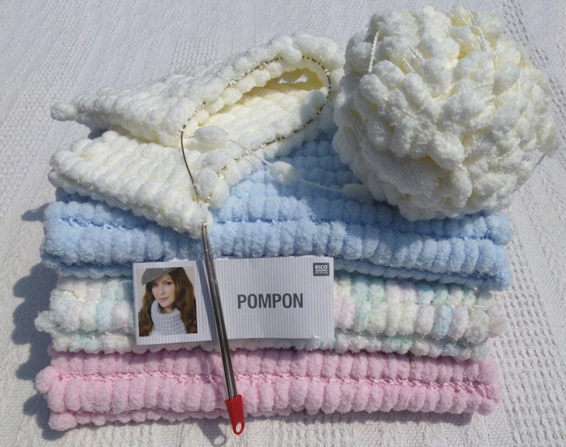 HANDKNITTED PINK /& WHITE MARSHMALLOW POMPOM BABY BLANKET CHOICE OF 3 SIZES