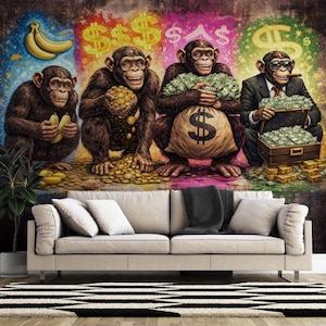 Op de afbeelding: Een kleurrijke muurschildering met vier chimpansees omringd door geld en bananen. Eén aap houdt bananen vast, een ander munten, een derde een geldbuidel en de laatste een koffer vol contant geld.