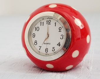 Red Polka Dot Ceramic Desk Clock: Retro Style Ball Clock