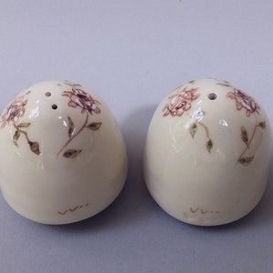 Ceramic Salt and pepper shakers, floral white salt and pepper set made in retro style.
