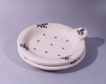 2 pieces round white ceramic soap dish with drainage saucer, Soap holder, Self Draining soap dish Retro vintage style Soap tray Blue flowers