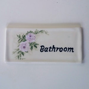 Handgemaltes Blumenkeramik Badezimmer Schild: Retro Vintage Stil Türschild