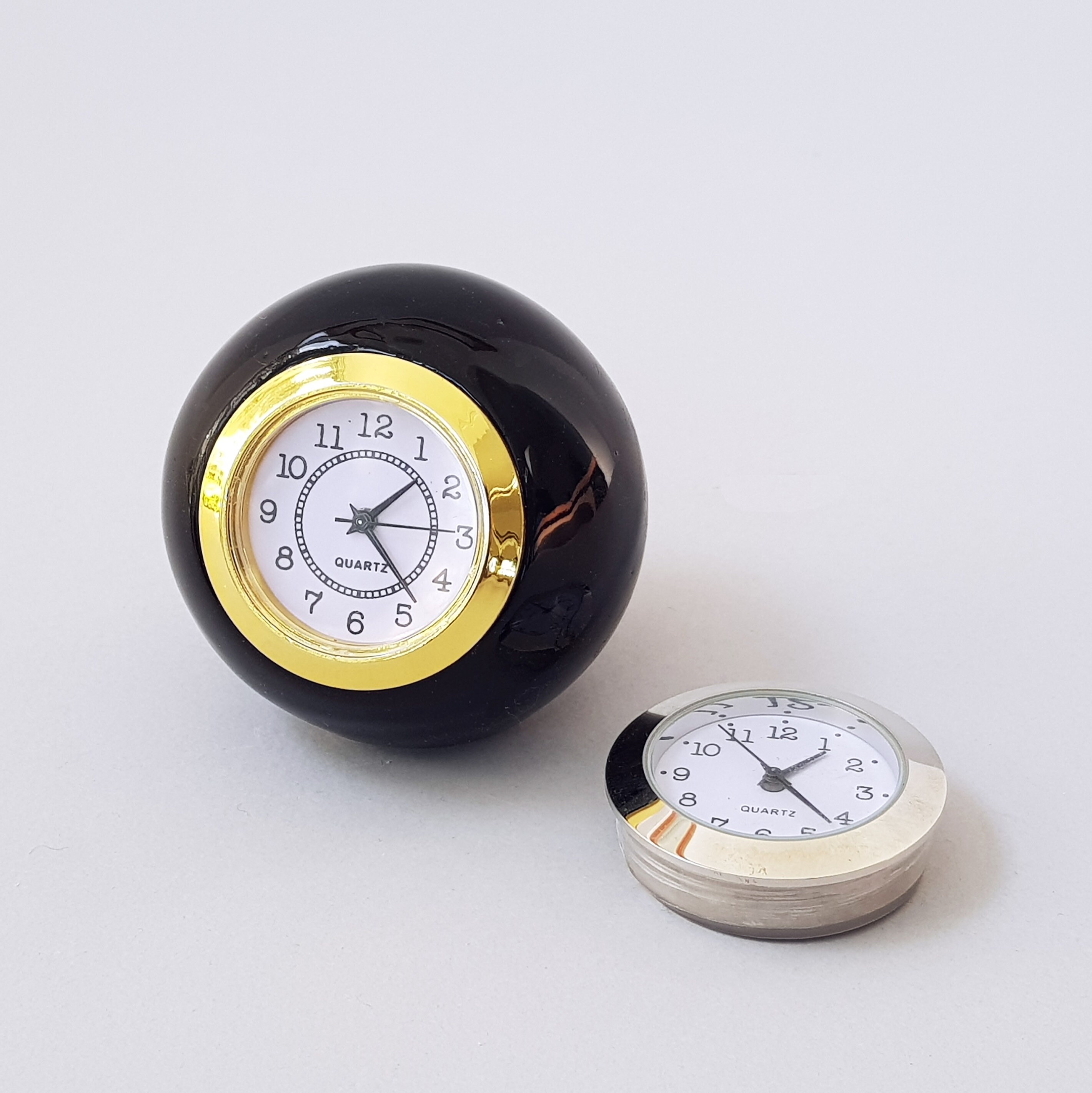 Horloge Métal Noir Petite Taille