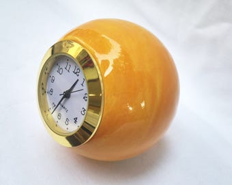 Petite horloge de bureau, horloge de table en céramique orange en forme de boule, horloge en céramique orange, horloge de plate-forme, horloge rétro de modèle de cru, horloge de boule,