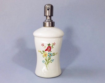 Soap dispenser, White ceramic soap pump, lotion pump, lotion dispenser, handmade, retro vintage style, gift for her, liquid soap dispenser
