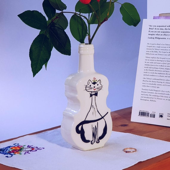Keramik kleine Vase, Katzenvase, eine wunderliche Katze auf einer Geigenknospe, ein Geschenk für Katzenliebhaber