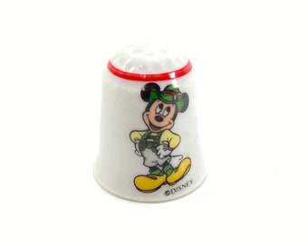 Mickey Mouse Thimble - Made by Reutter - Dressed in Lederhosen - Ceramic Porcelain 1982 Walt Disney World's EPCOT Center - Alemania Occidental