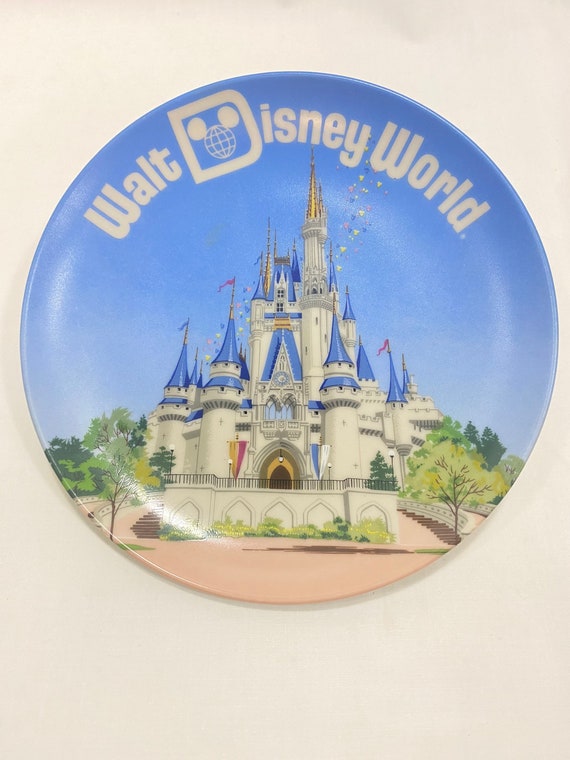 ディズニー　シンデレラ城　プレート Walt Disney World Cinderella Castle Decorative Painted Plate