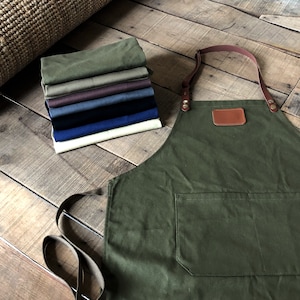 Green new style canvas apron with adjustable  straps for restaurant,bakery,cafe, kitchen486