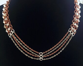 Collar de declaración de cadena de cobre brillante y acero inoxidable, collar en capas con cadenas con cuentas de plata y acentos de barra de círculo