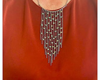 Collar de flecos de acero inoxidable con cuentas de vidrio color espuma de mar en cadenas