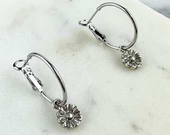 Cute Flower Earring, Nickel-Free Silver Plated Pewter | Lightweight Fun Hoop Earring | Leverback Hoop | Double sided Daisy Hoop