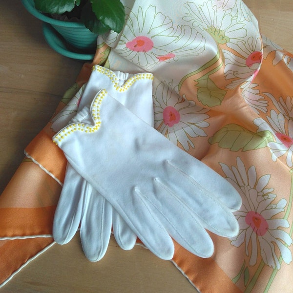 Gloves, White, Cotton, Wrist Length, Bead Cuff, Short White Gloves, Size 6.5/Small