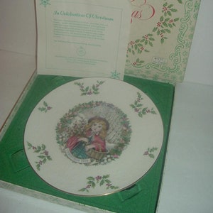 1978 Royal Doulton Christmas Holiday Plate with box