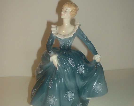 Royal Doulton HN 2334 Fragrance Figurine