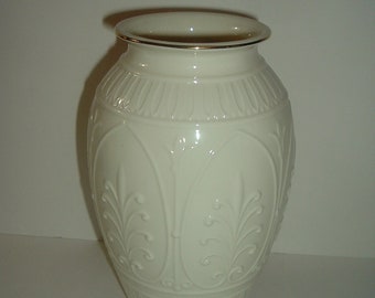 Lenox Colonial Elegance Vase 10