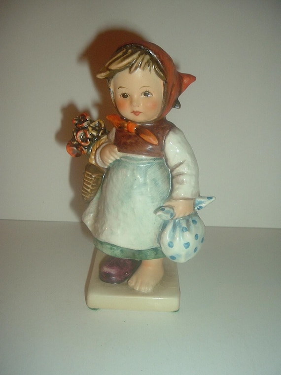 Hummel HUM 204 Weary Wanderer Girl Figurine TMK5
