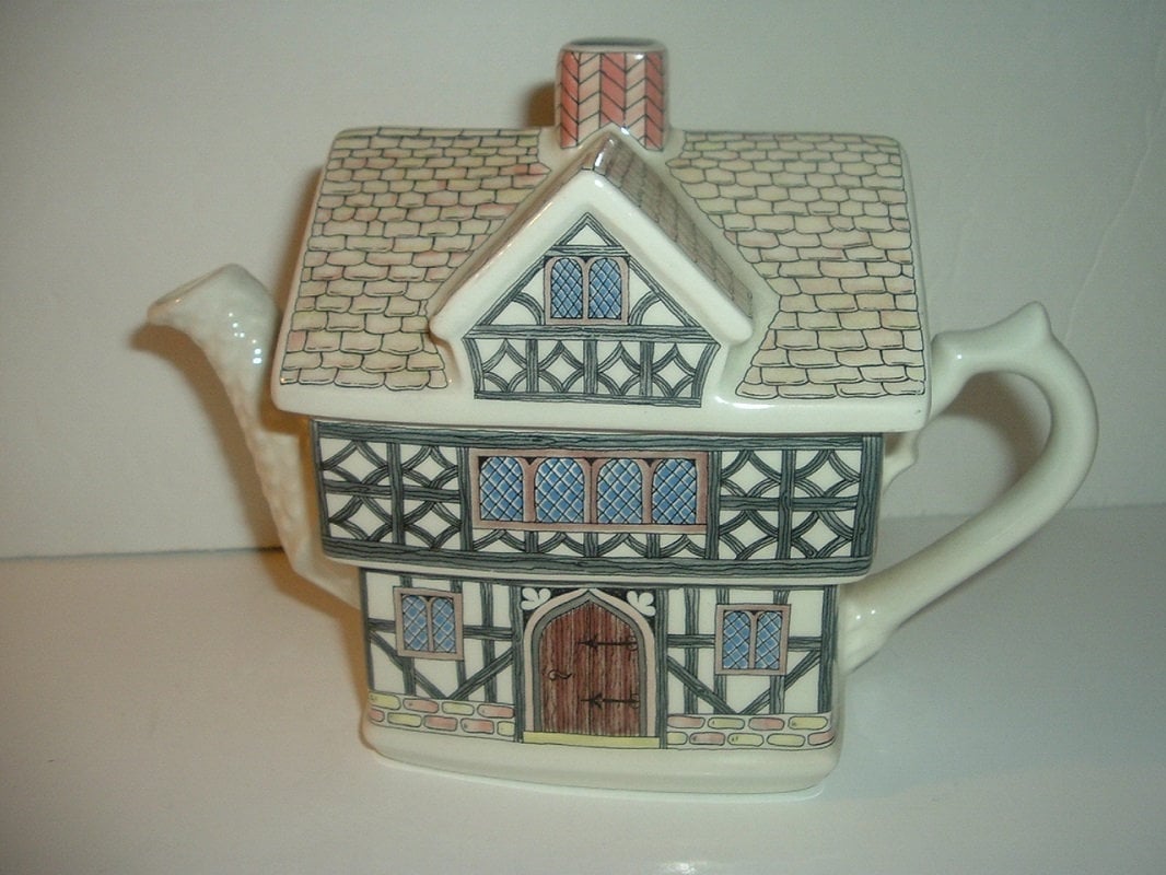 Sadler English Country Houses Tudor House Teapot