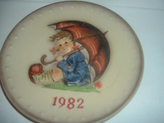 1982 Hummel Annual Plate Girl with Umbrella
