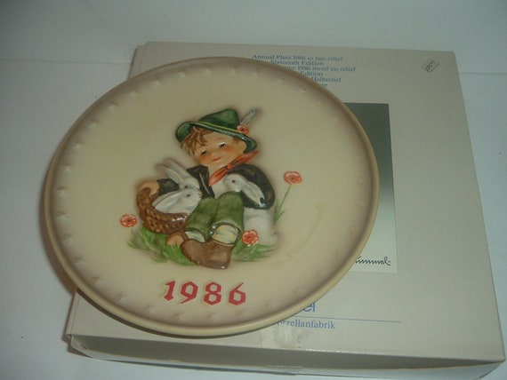 1986 Hummel Annual Plate Boy with Rabbits Bunnies with box