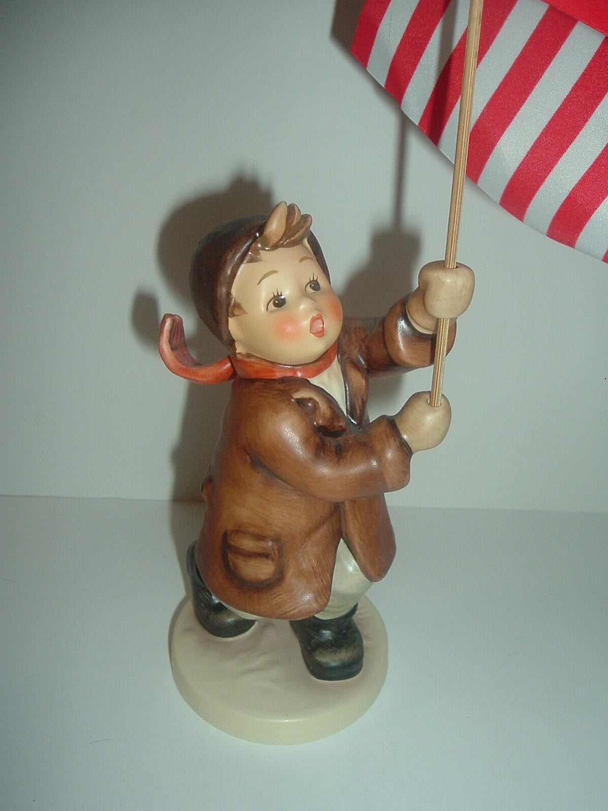 Hummel HUM 739 Call To Glory Boy Figurine TMK 7 First Issue 2 Flags