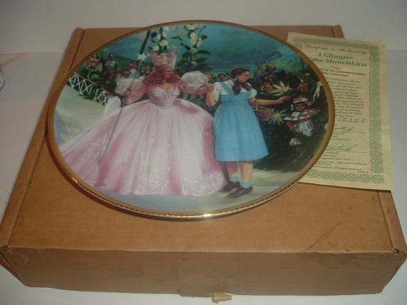 A Glimpse of the Munchkins Dorothy Glinda Wizard of Oz Plate with box COA