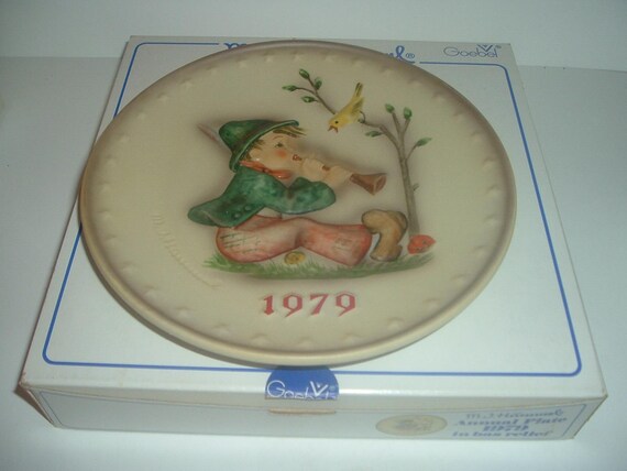 1979 Hummel Annual Plate Boy Blowing Horn & Bird with box