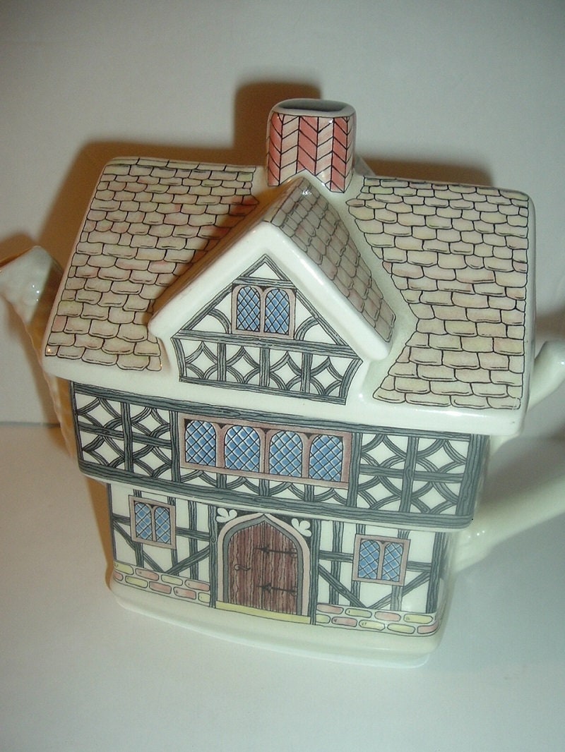 Sadler English Country Houses Tudor House Teapot