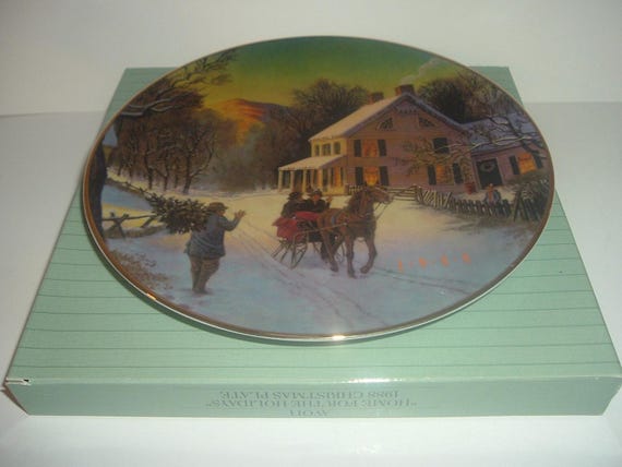 1988 Avon Collectibles Home For The Holidays Plate with box